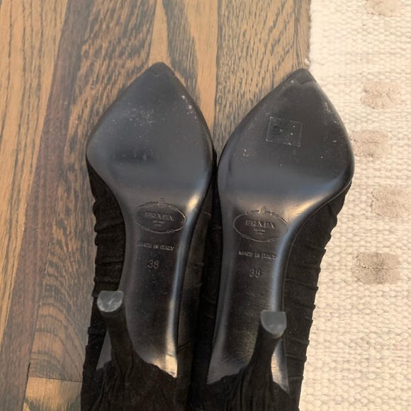 Moving sale!! Prada Pumps! New black suede  size 8 - Picture 4 of 8